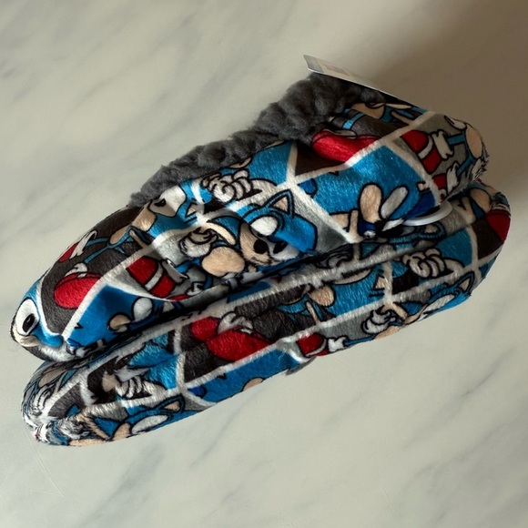 NWT Sega Sonic the Hedgehog Kids Fuzzy Babba Slipper Socks Blue Grey Size 8-13 - Picture 5 of 8